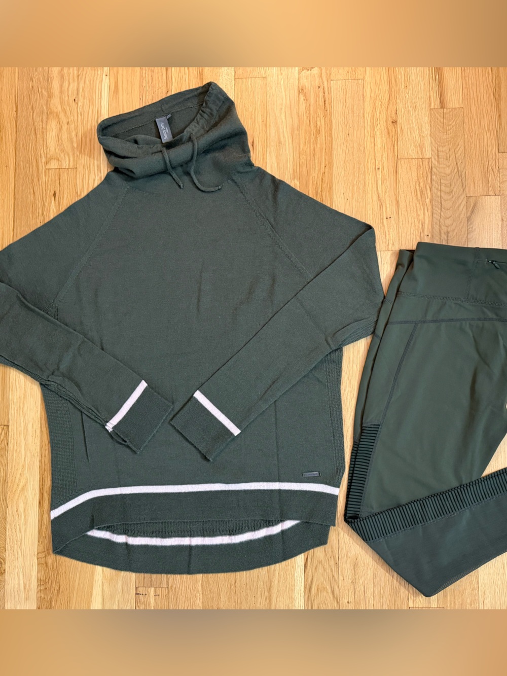 Sweaty Betty Dark Green Women's Sweater and Leggings Set